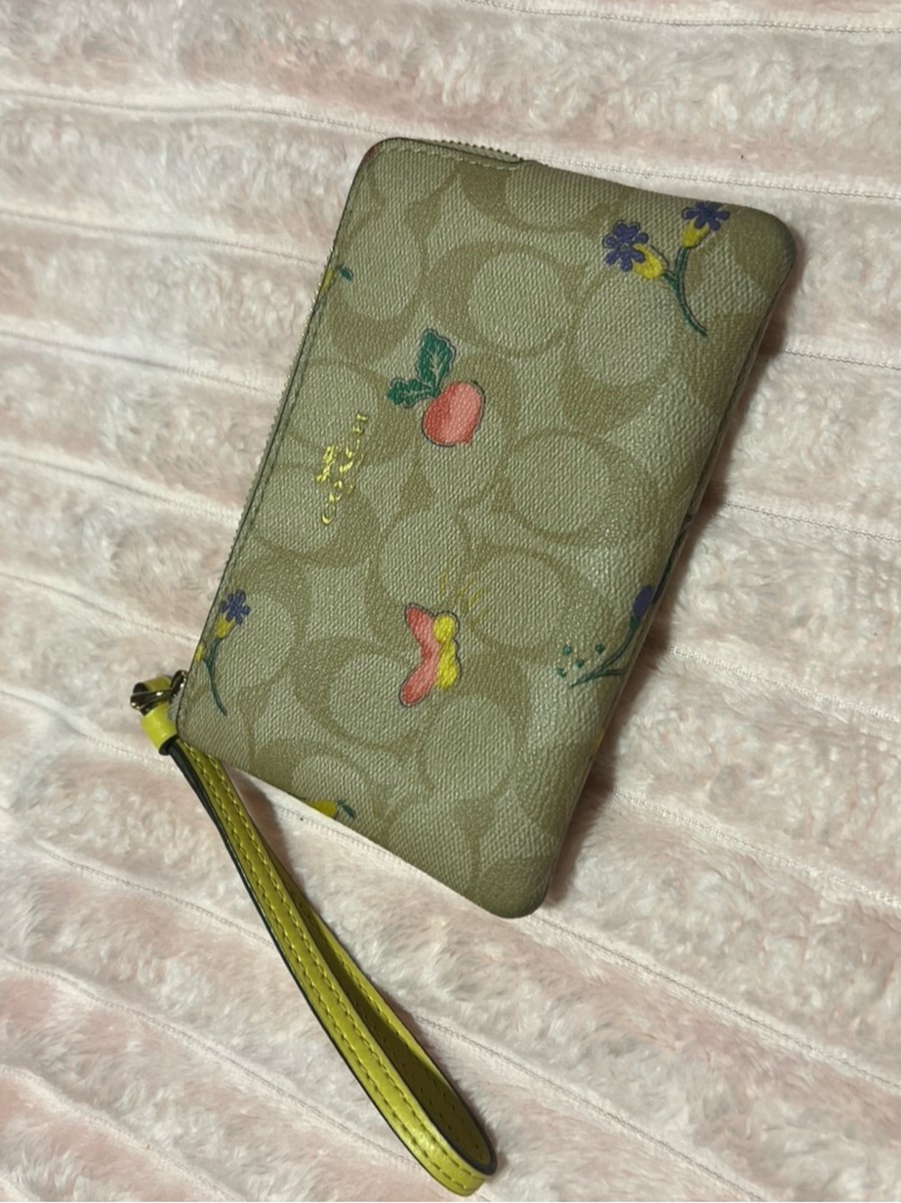 Coach Beige Signature Canvas Crossbody with Yellow Strap & Multicolor Print - Picture 5 of 6